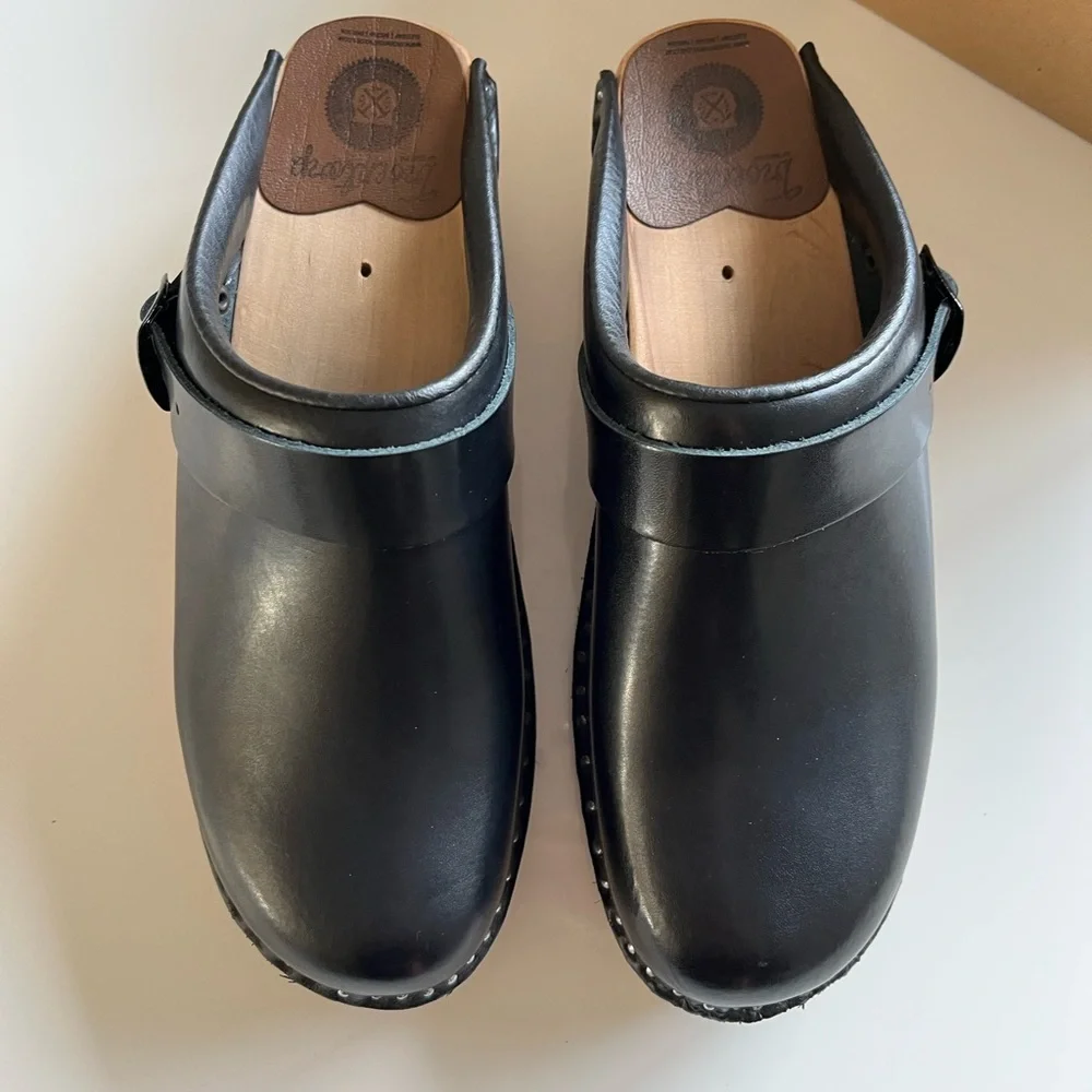 Handcrafted Women's Black Leather Clogs - Picture 3 of 14